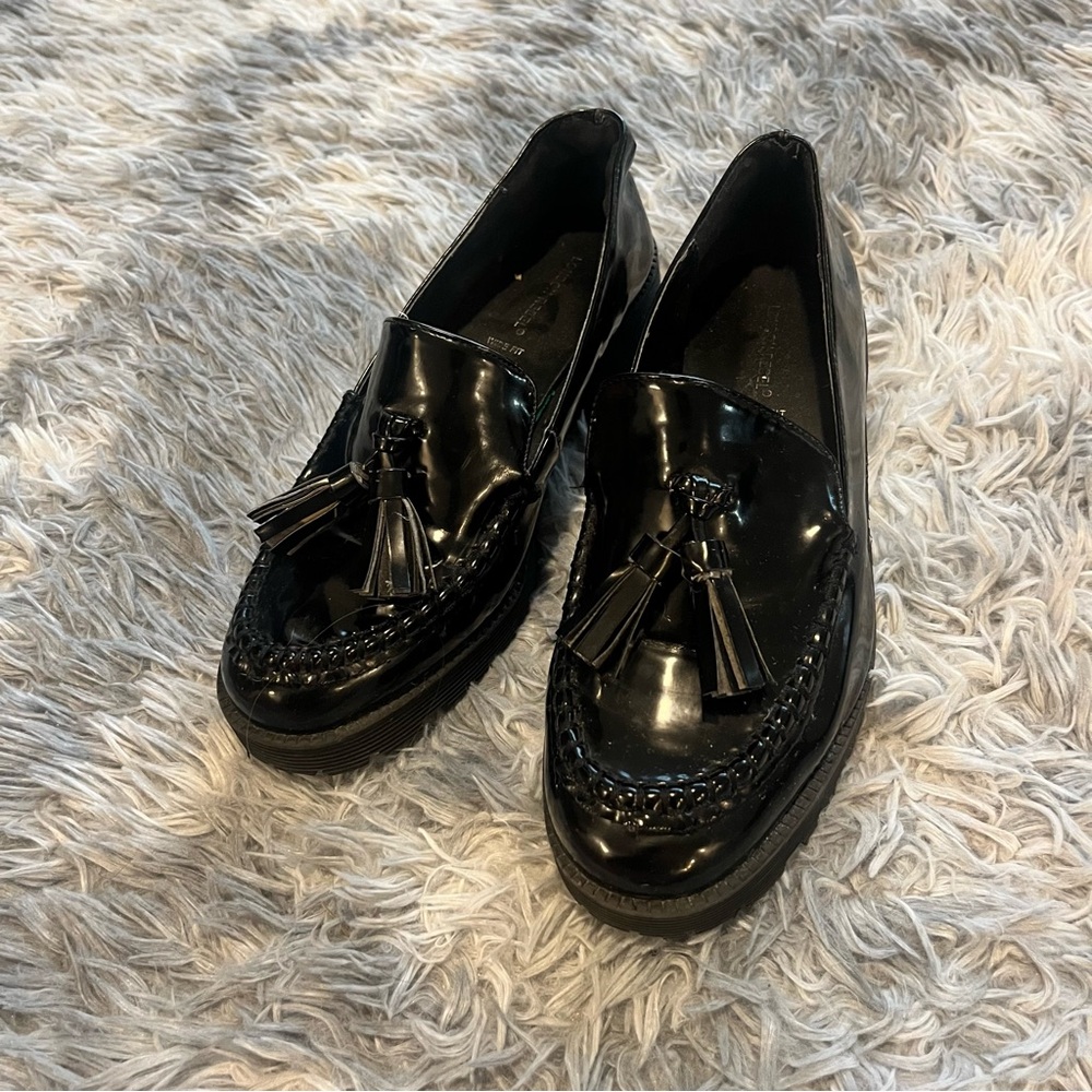 London Rebel Black Chunky Pleather Loafers w/ Tassel Size W 8.5/ EU 39 Wide Fit